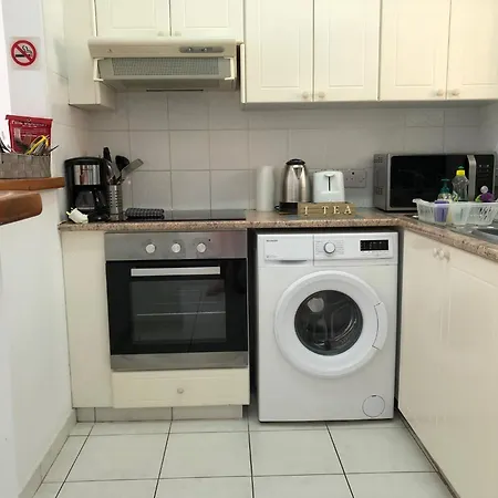 Stylish 1 Bedroom In Limnaria Gardens *