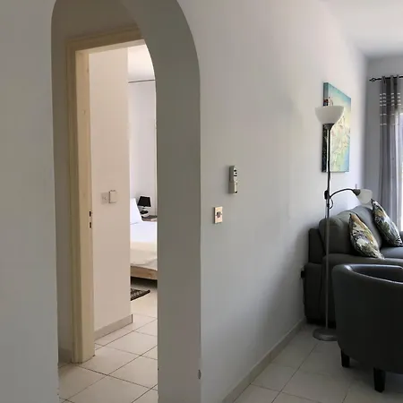Stylish 1 Bedroom In Limnaria Gardens Апартаменты *