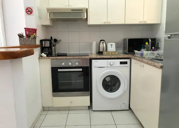 Stylish 1 Bedroom In Limnaria Gardens *