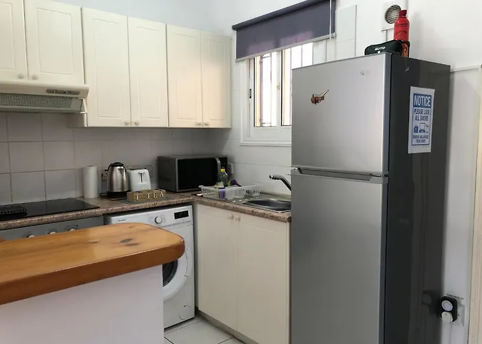 Stylish 1 Bedroom In Limnaria Gardens *