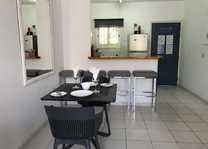 Stylish 1 Bedroom In Limnaria Gardens * Пафос