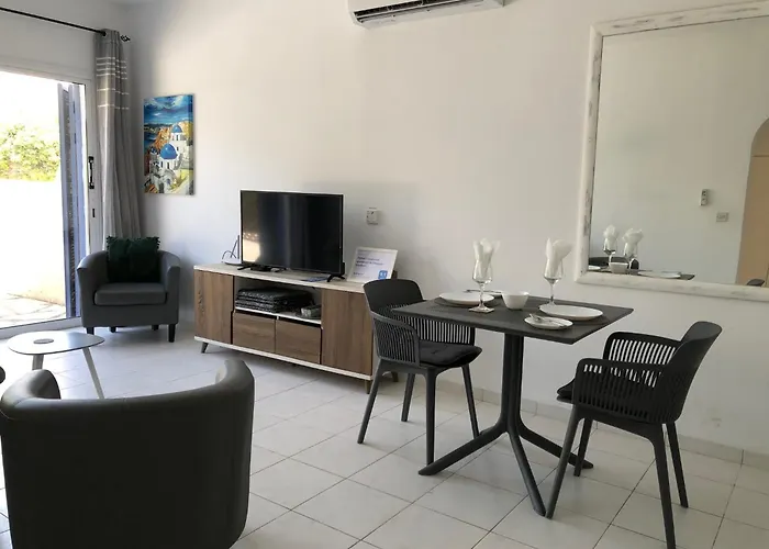 Stylish 1 Bedroom In Limnaria Gardens Пафос