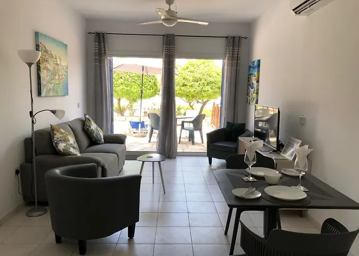 Апартаменты Stylish 1 Bedroom In Limnaria Gardens Пафос